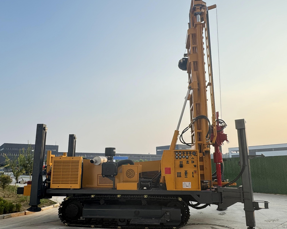 WR1000S Гусеничная буровая установка для водяных скважин с телескопической мачтой