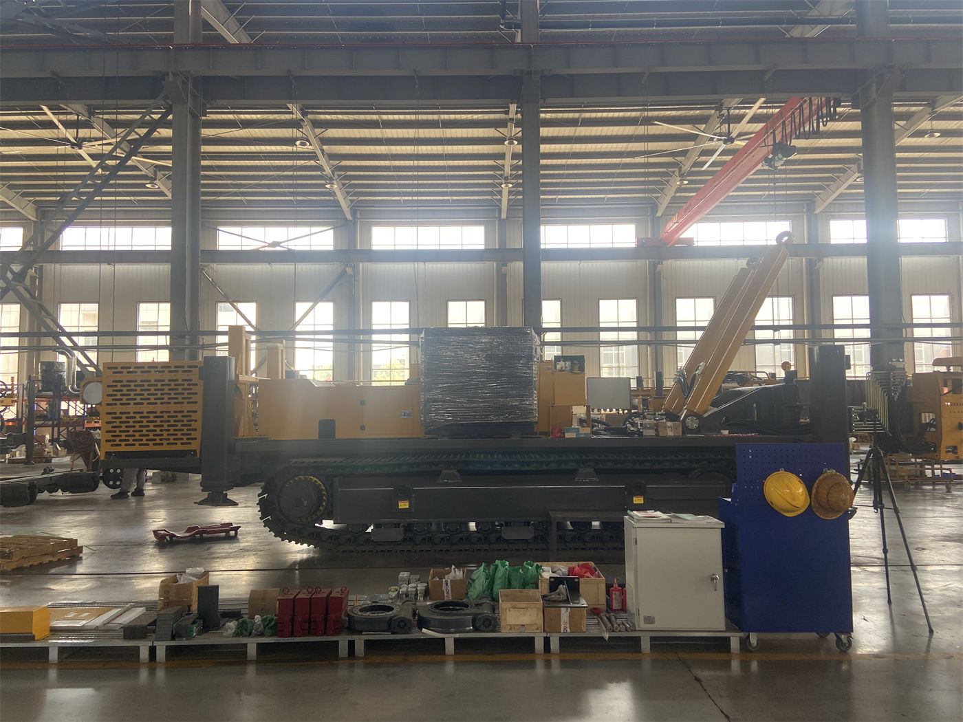 Закупка буровой установки для водяных скважин WR750S класса 750 м: телескопическая мачта с 6-метровыми штангами и усилием подъема 40 т — какие вопросы по управлению бурильной колонной для глубоких скважин необходимо уточнить заранее?